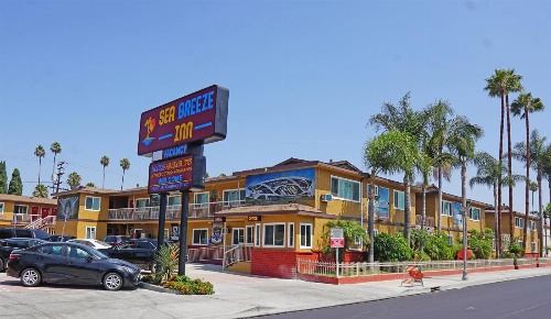 Sea Breeze Inn image 1