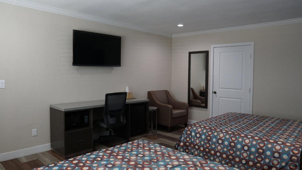 Sea Breeze Inn Image 10