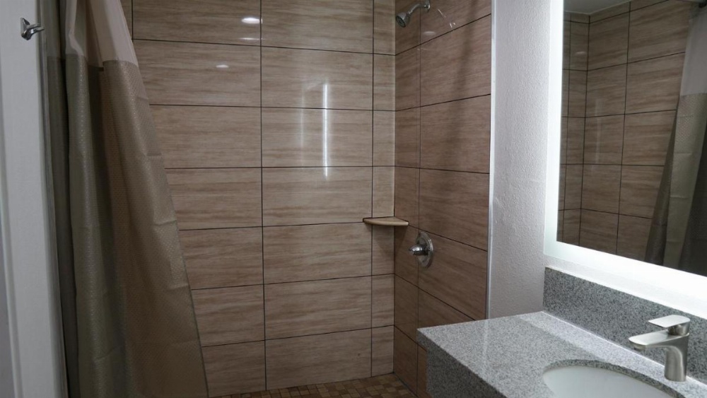 Sea Breeze Inn Image 13
