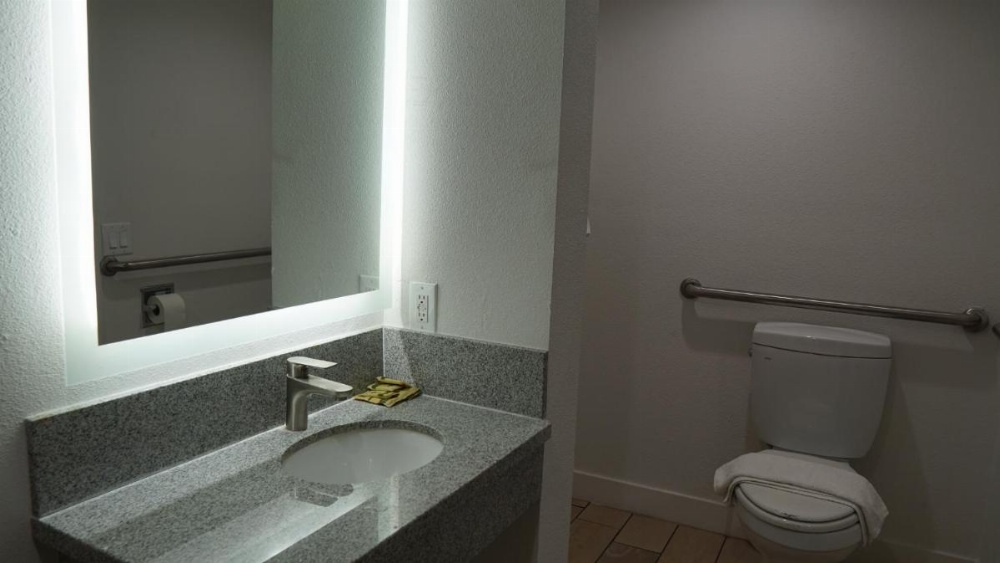 Sea Breeze Inn Image 14