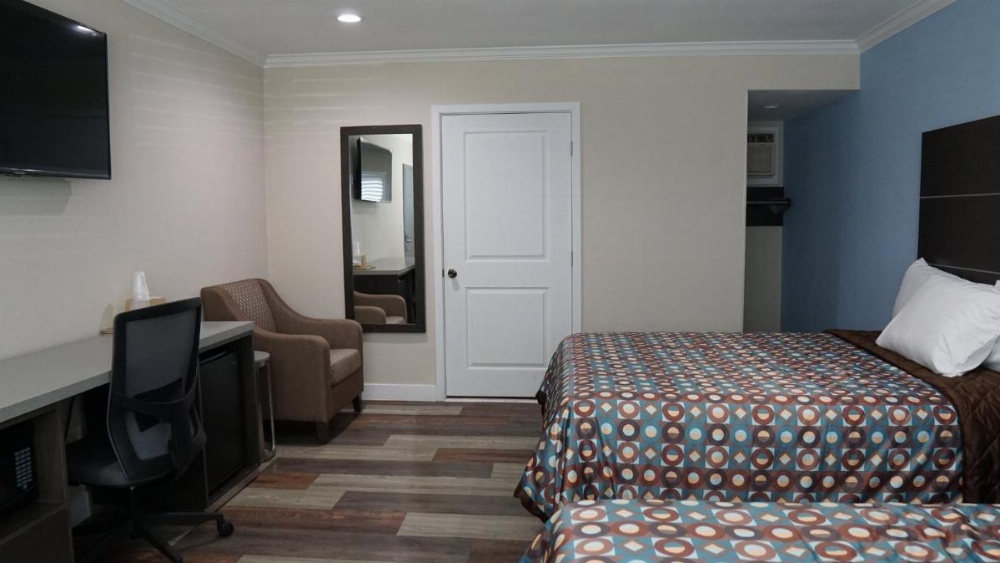 Sea Breeze Inn Image 15