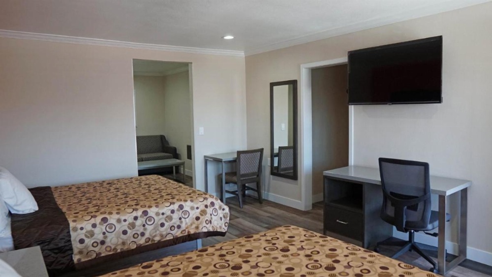 Sea Breeze Inn Image 23