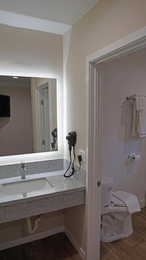 Sea Breeze Inn image 26