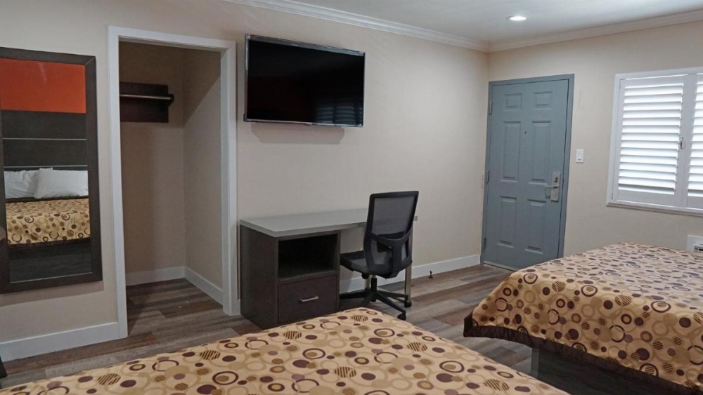 Sea Breeze Inn Image 28