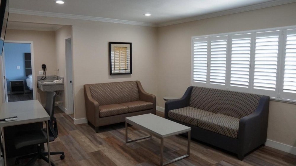 Sea Breeze Inn Image 43