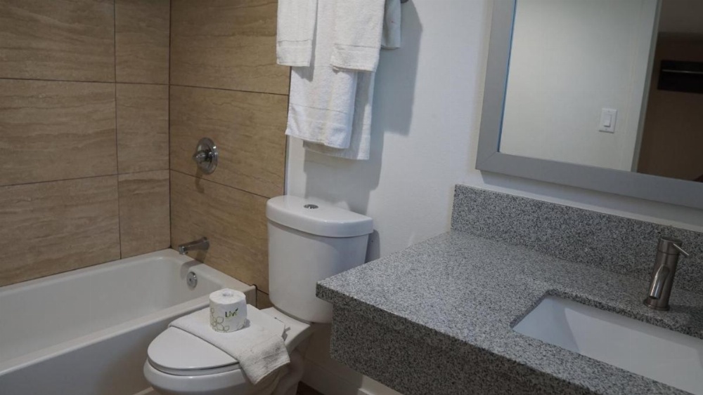 Sea Breeze Inn Image 7